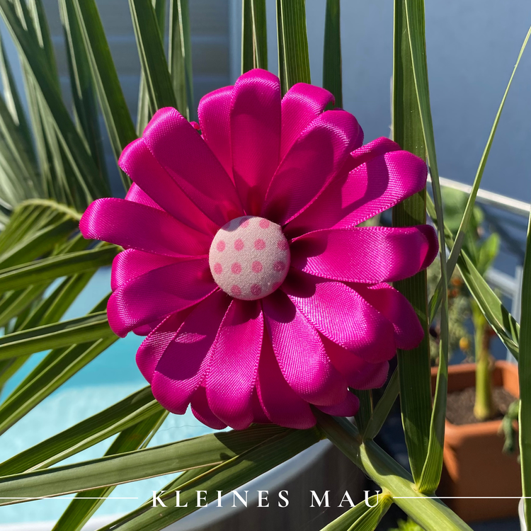 Haarclip mit pinker Gerbera aus Satin | Blütenhaarclip "Joyful Day" in knalligem Pink