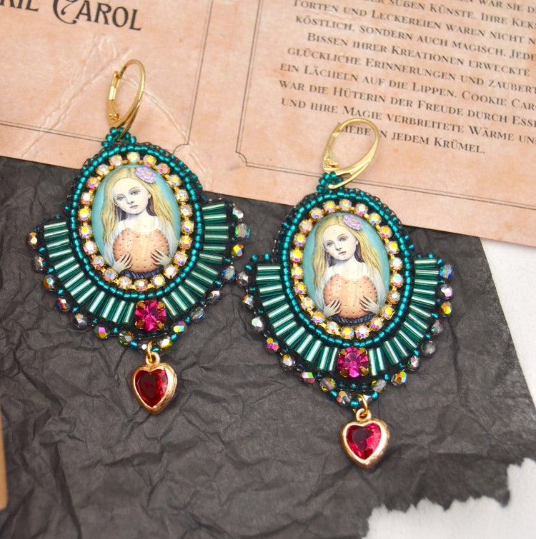 Handgestickte Perlen Ohrringe "Cookie Carol" Magic Carols Collection