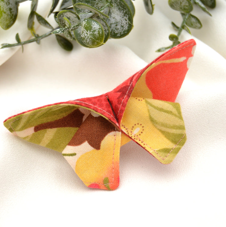 Stoff Brosche "Amélie" Schmetterling im Origami Stil Gelb mit Blumen