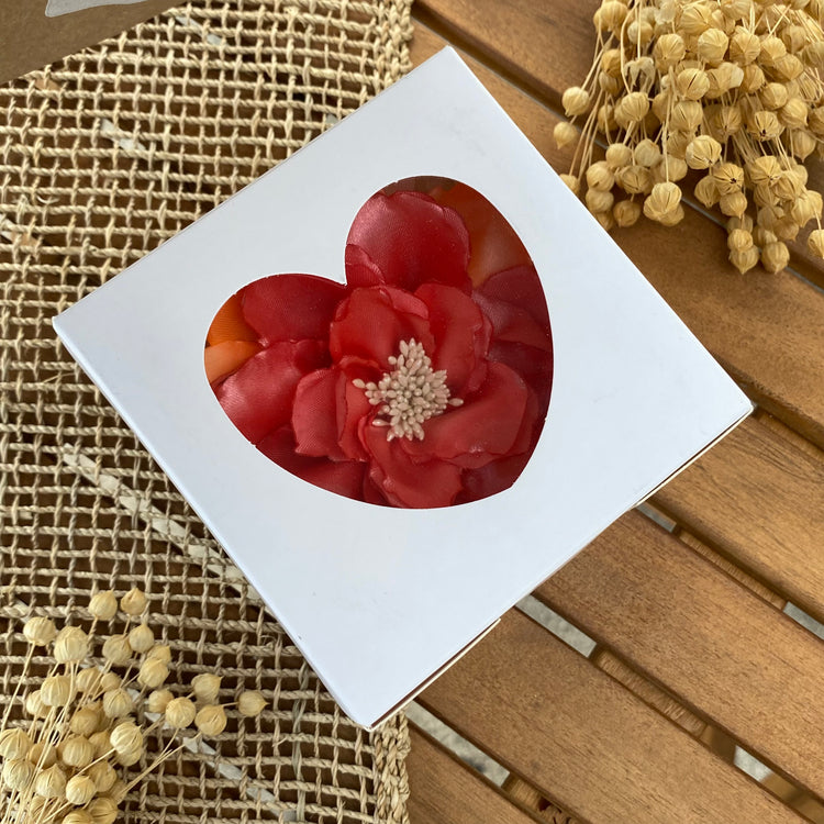 Brosche "Tropical Beauty" mit großer Blume aus Satin in Koralle und Pink