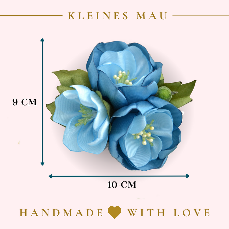 Haarclip "Something Blue" mit drei blauen Blumen aus Satin Stoff