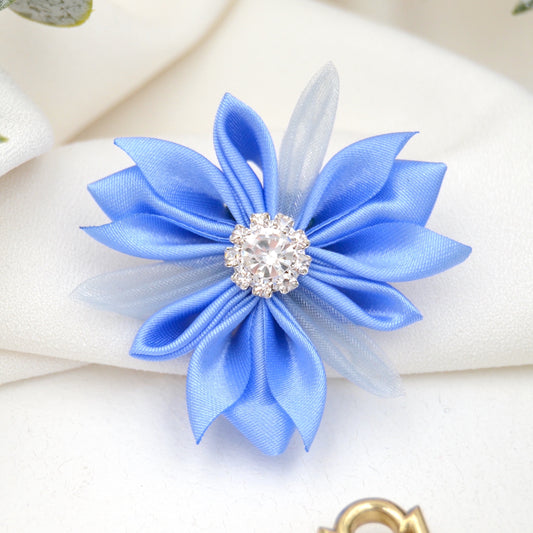 Brosche "Icy Blue"  - Hellblaue Satin Ansteckblüte mit Broschennadel