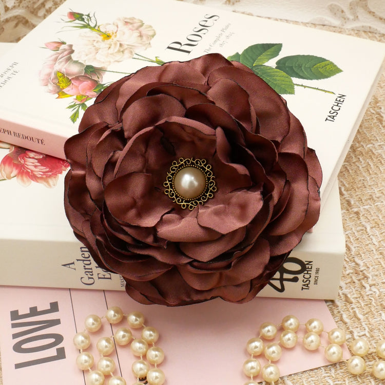 Blumenbrosche "Marsala" Brosche mit großer Blüte aus Stoff