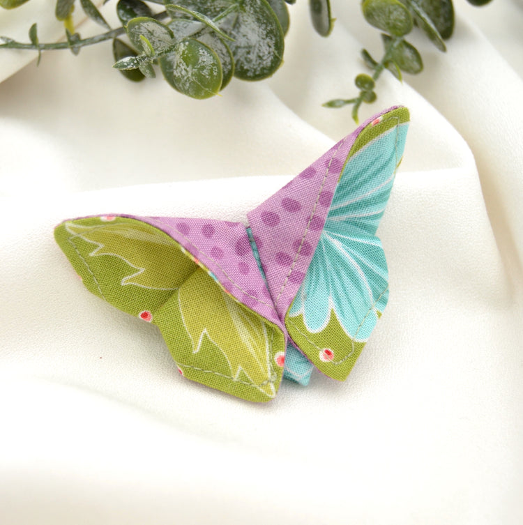 Stoff Brosche "Corinne" Motte im Origami Stil