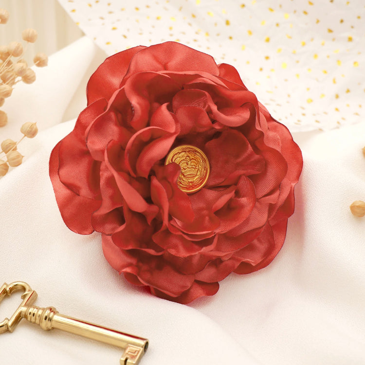 Brosche "Burnt Orange" mit großer Blüte aus orangerotem Satin