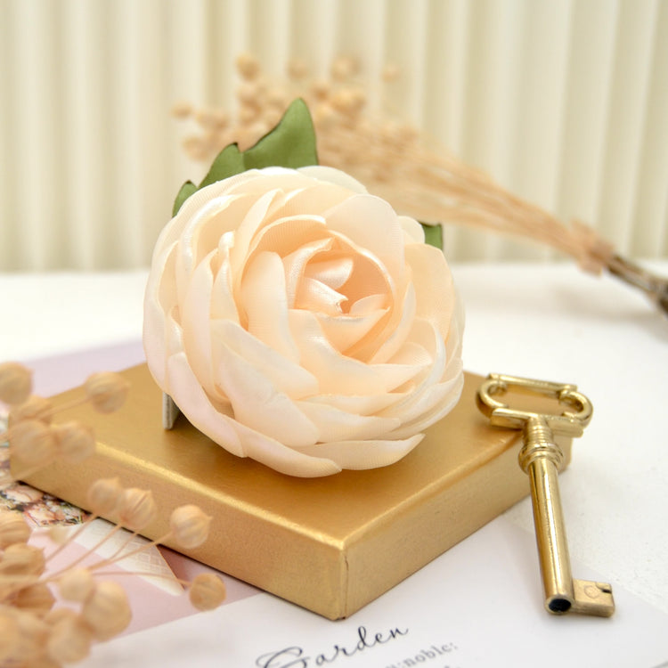 Elfenbeinfarbene Rose fürs Haar | Blumenhaarclip "Innocent" Weiße Blüte und Blättern aus Satin (Kopie)