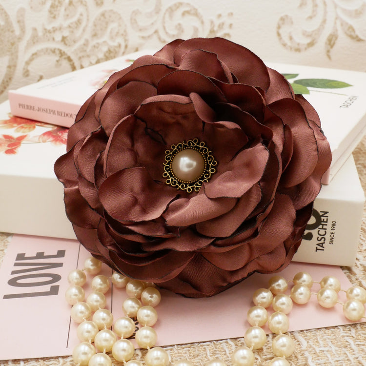 Blumenbrosche "Marsala" Brosche mit großer Blüte aus Stoff