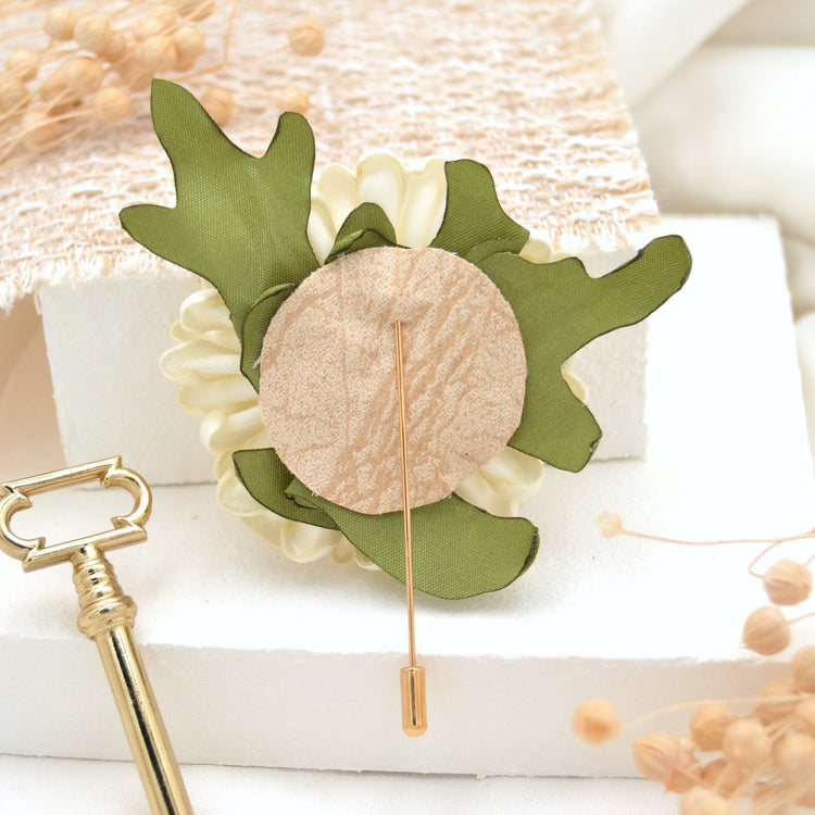 Brosche &  Hutnadel  "Daisy"  - Zarte Blüten Anstecknadel mit Margerite aus Satin Stoff