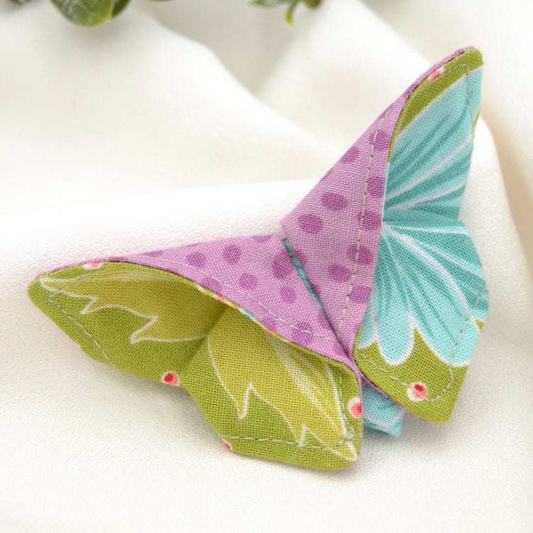 Stoff Brosche "Corinne" Motte im Origami Stil