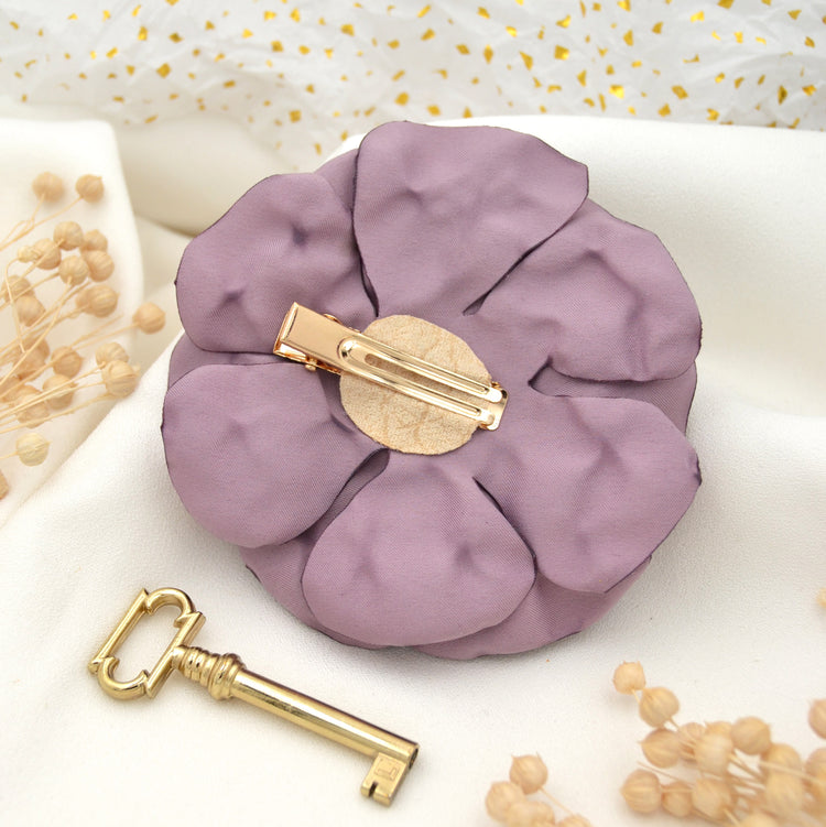 Haarclip "Louise" mit großer Blüte aus lila Satin