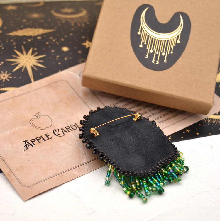 Perlen Brosche "Apple Carol" Perlenbestickte Brosche mit Fransen Dschungel Magic Carols Collection