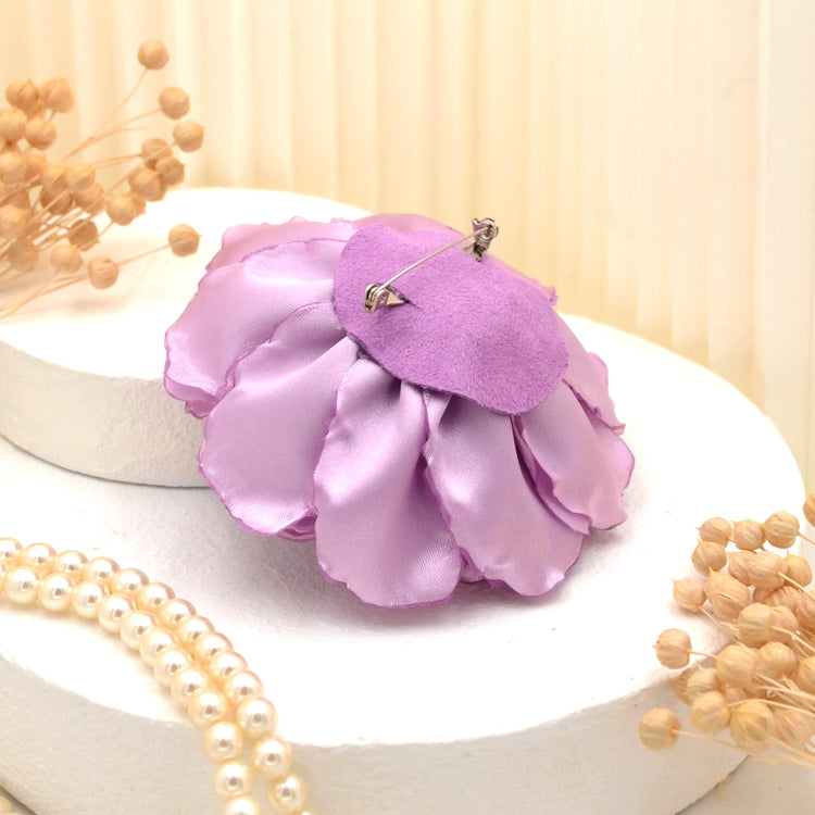 Blumenbrosche "Fiona" mit handgefertigter Lila Blüte | anstecknadel mit fliederfarbener Blüte