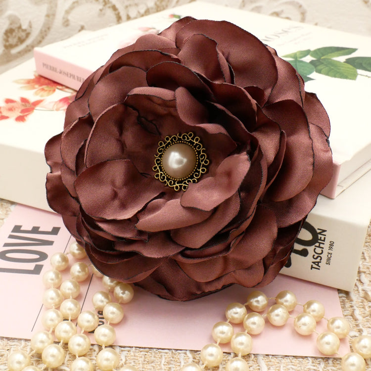 Blumenbrosche "Marsala" Brosche mit großer Blüte aus Stoff