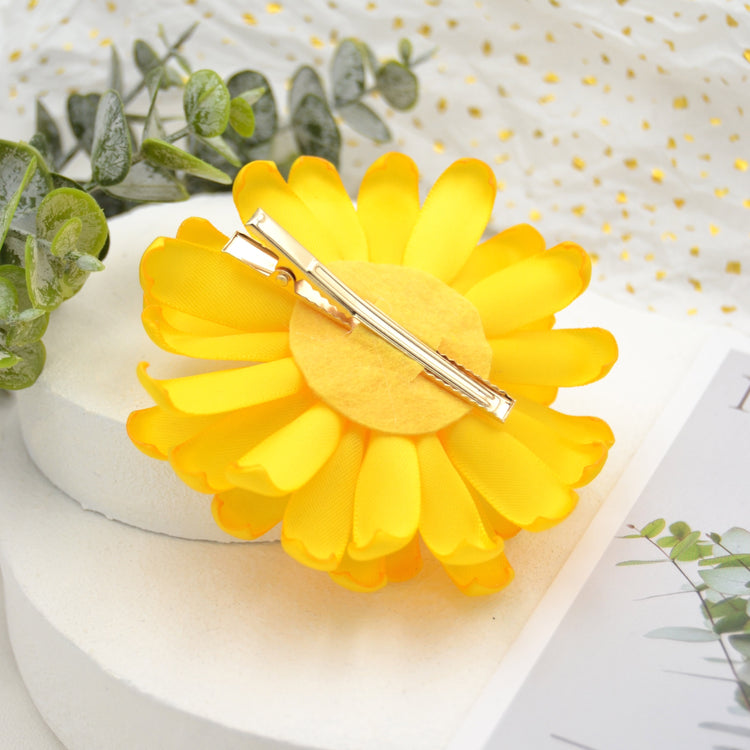 Haarclip mit Gerbera aus Satin | Blütenhaarclip  "Sunny Day" in sommerlichem Gelb