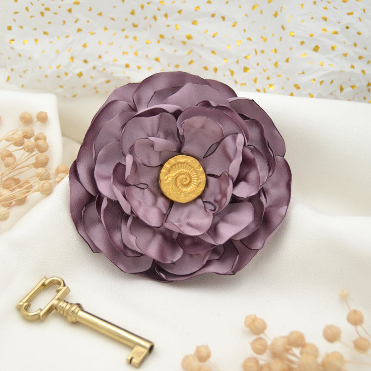 Haarclip "Louise" mit großer Blüte aus lila Satin