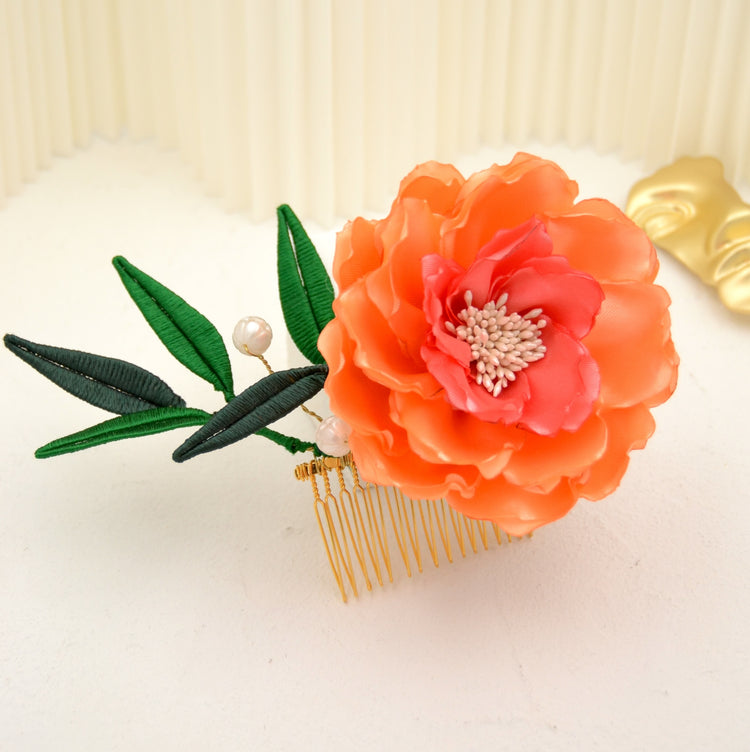 Haarkamm "Tropical Beauty" mit handgefertigter Blüte  und Bambusblättern