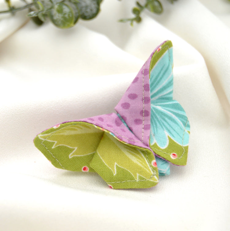 Stoff Brosche "Corinne" Motte im Origami Stil