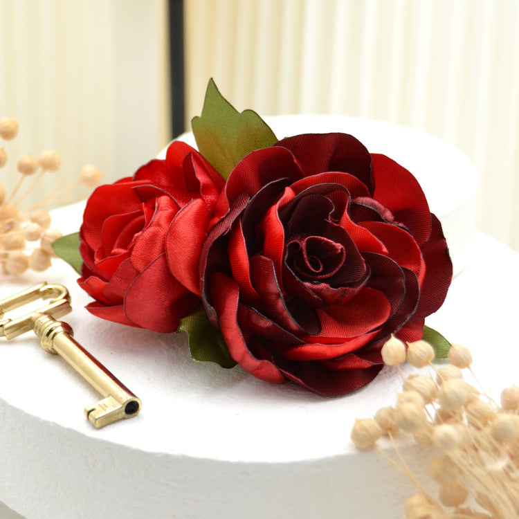Romantischer Haarschmuck  | Blumenhaarclip "Rose Lovers"mit roten Rosen aus Satin Stoff