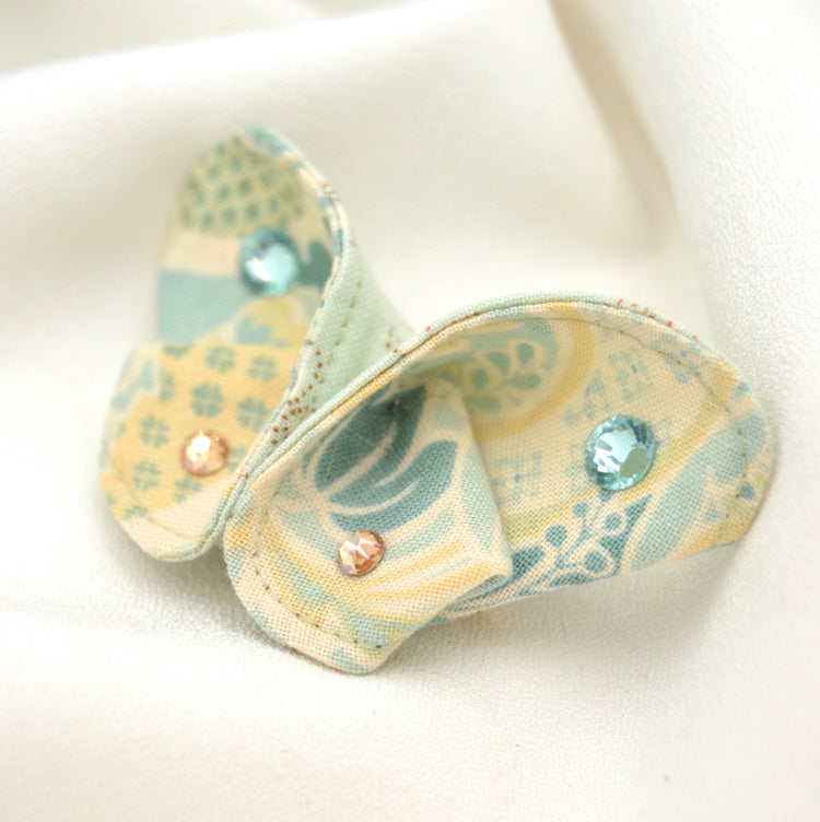 Stoff Brosche "Isabella" Motte im Origami Stil
