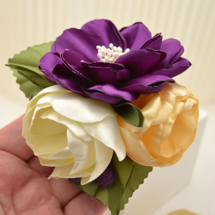 Fascinator "Mae" mit Frühlingsblumen aus Satin in Lila und Gelb
