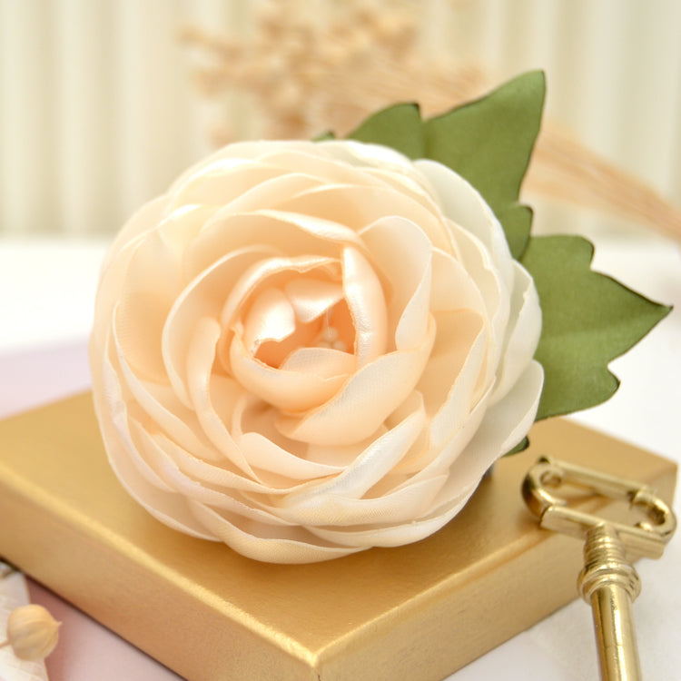 Elfenbeinfarbene Rose fürs Haar | Blumenhaarclip "Innocent" Weiße Blüte und Blättern aus Satin (Kopie)