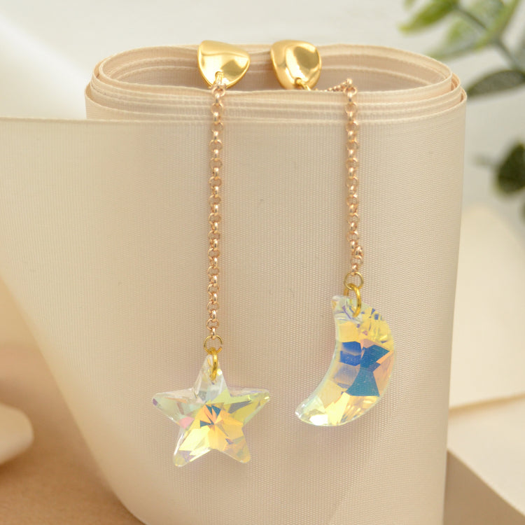 Lange Hängeohrringe "Moon&Star" Asymmetrische Paar Ohrhänger mit Mond und Stern aus geschliffenem Glas