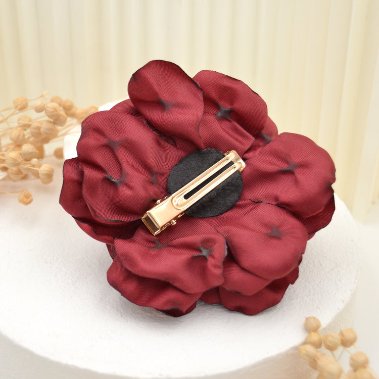 Haarclip "Madeleine" mit großer Blüte aus rotem Satin