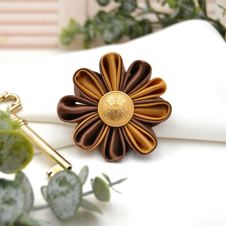 Blumenbrosche "Warm & Golden" Stoffblüte mit Broschennadel zum Anstecken