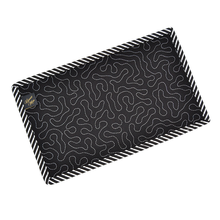 Tassen Untersetzer Mug Rug "White Labyrinth"