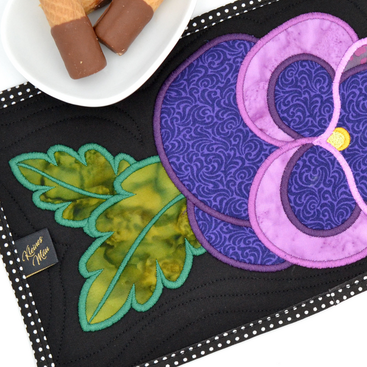 Großer Tassen Untersetzer Mug Rug "Pansy"