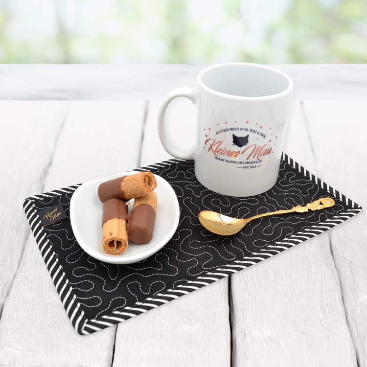 Tassen Untersetzer Mug Rug "White Labyrinth"