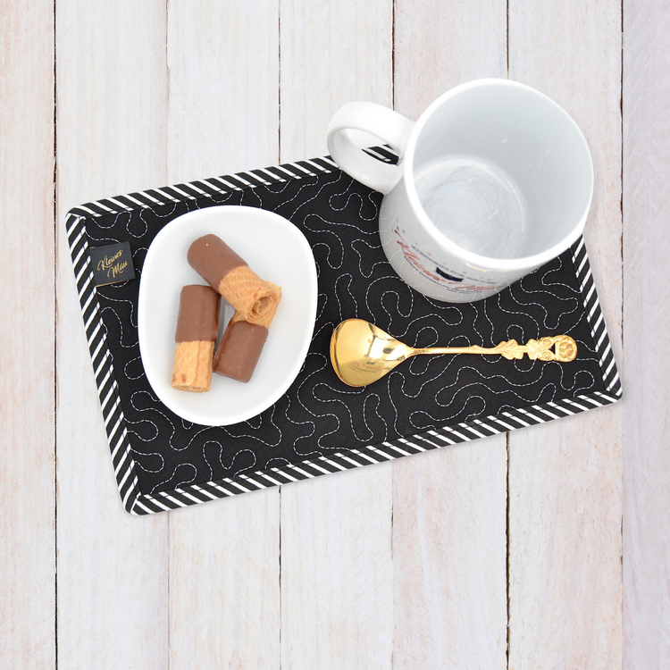 Tassen Untersetzer Mug Rug "White Labyrinth"
