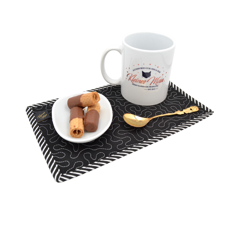 Tassen Untersetzer Mug Rug "White Labyrinth"