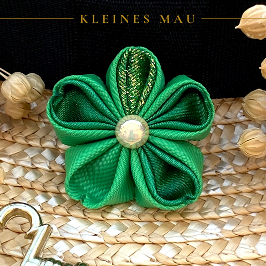 Blumenbrosche "Lucky Green" Grüne Blüte mit Ansteckpin