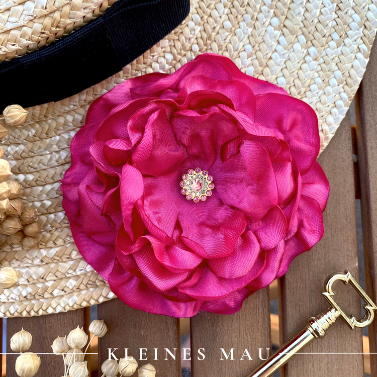 Blumenbrosche "Fuchsia" mit großer Blüte in Pink aus Satin