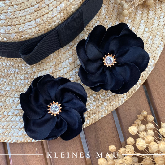 Midnight Bloom – Satin-Blütenhaarclips im 2er-Set