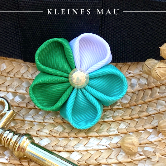 "Fresh Spring" – handgefertigte Kanzashi-Blütenbrosche