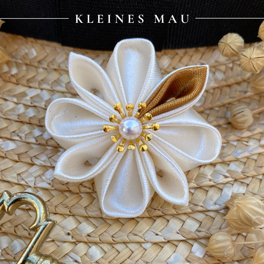 Daydream – Kanzashi-Satinbrosche