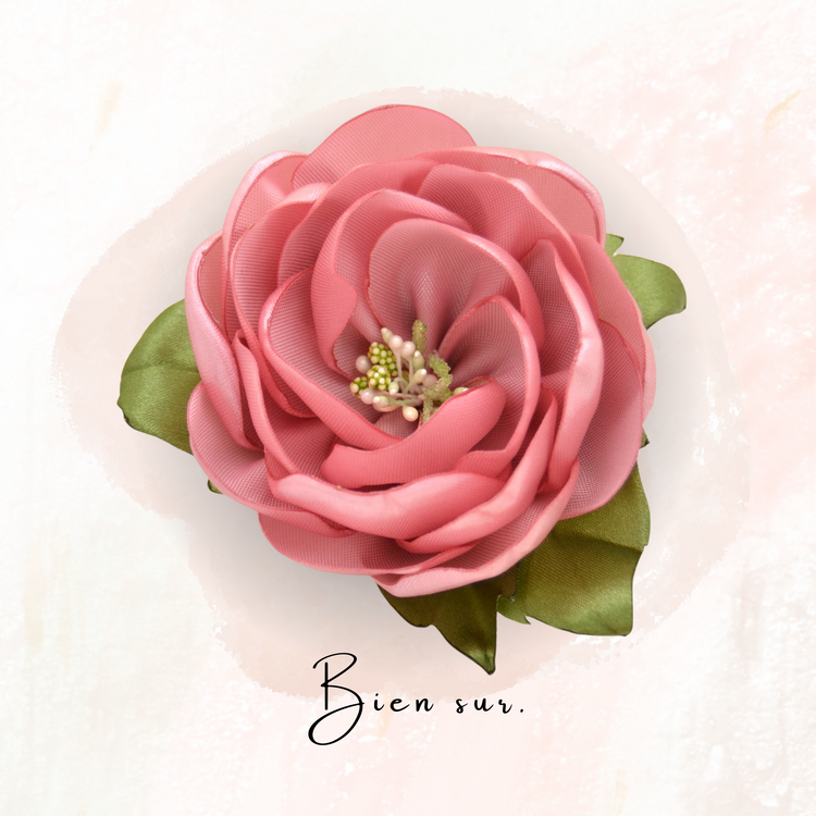 Altrosa Rose fürs Haar | Blumenhaarclip "Bien sur" mit rosa Blüte und Blättern aus Satin