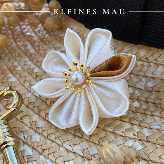 Daydream – Kanzashi-Satinbrosche