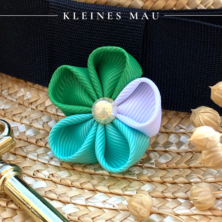 "Fresh Spring" – handgefertigte Kanzashi-Blütenbrosche