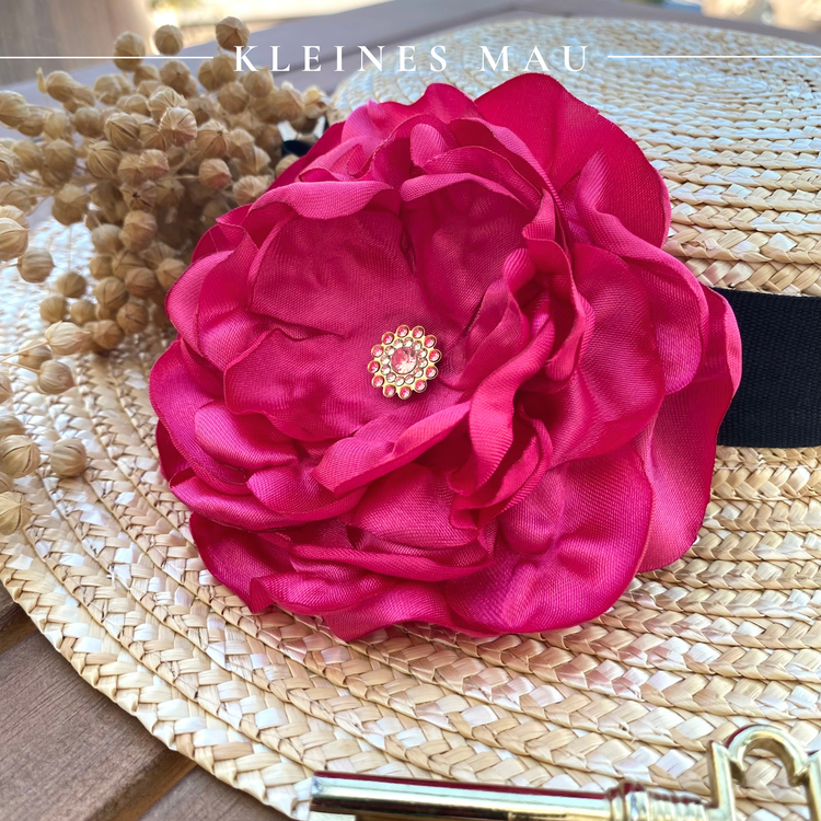 Blumenbrosche "Fuchsia" mit großer Blüte in Pink aus Satin