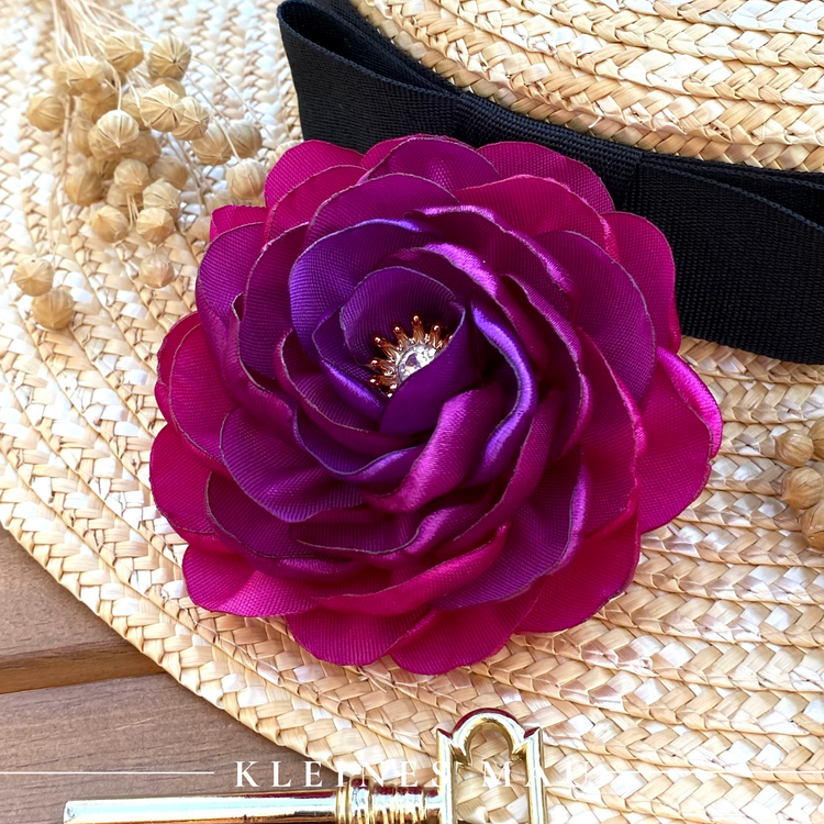 Blütenhaarclip "Passion" – aus Satin handgefertigt in kräftigem Violett und Pink