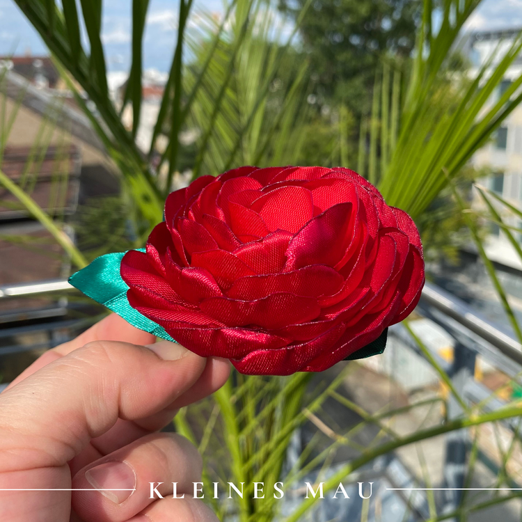 Handgefertigter Blütenhaarclip „Splendid Red"