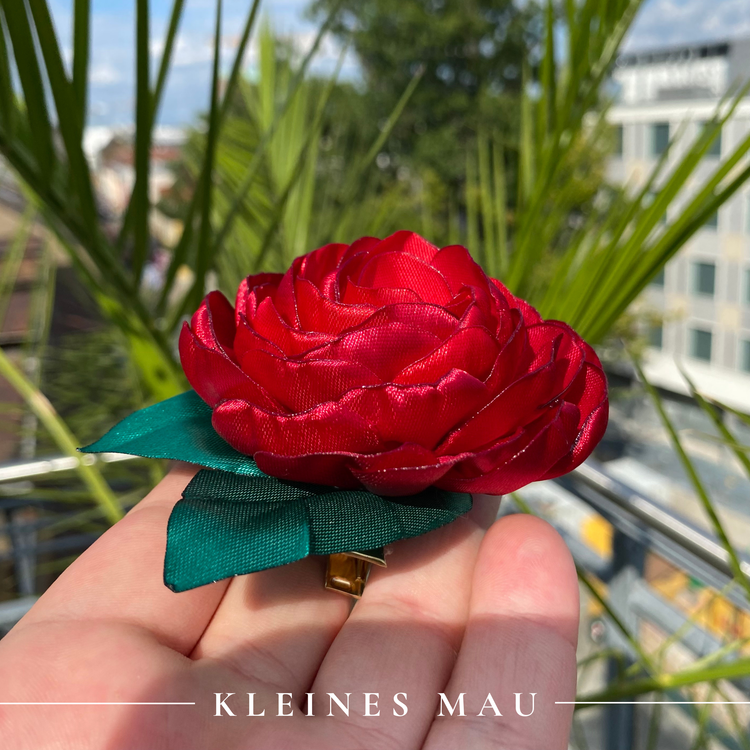 Handgefertigter Blütenhaarclip „Splendid Red"