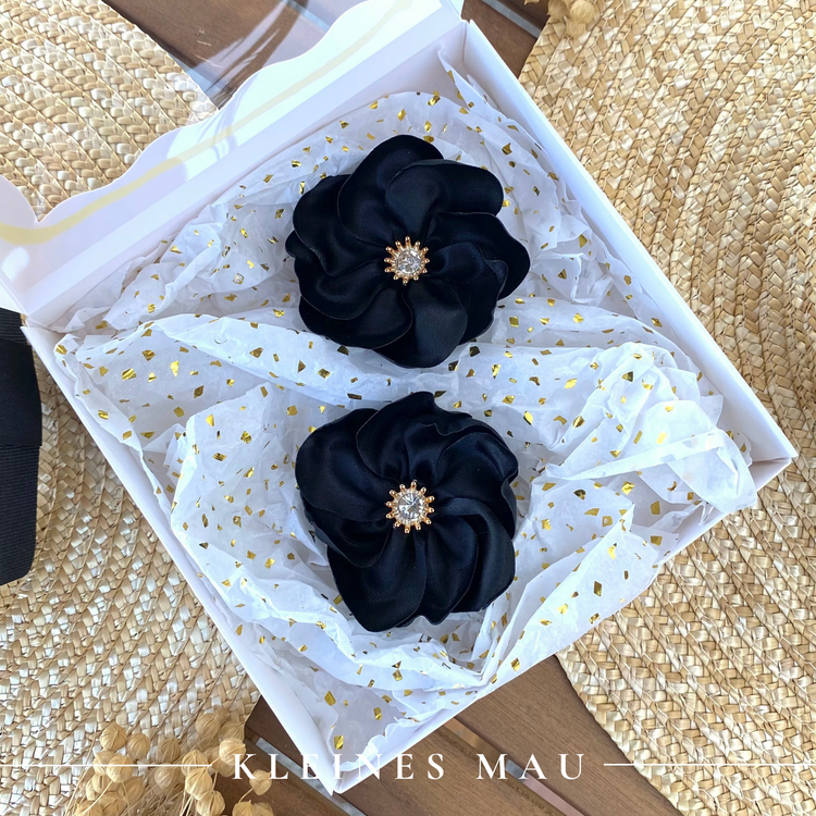 Midnight Bloom – Satin-Blütenhaarclips im 2er-Set