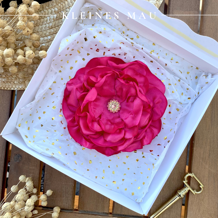 Blumenbrosche "Fuchsia" mit großer Blüte in Pink aus Satin
