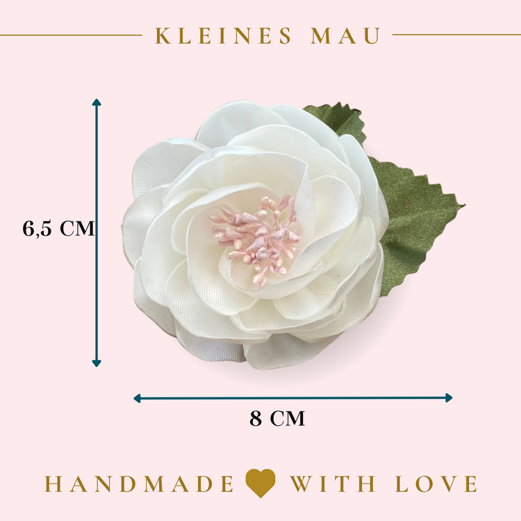 Handgefertigter Satin-Blütenhaarclip „Blush Pearl“