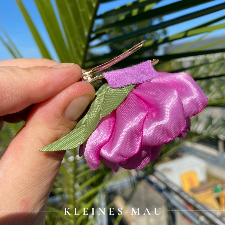 Handgefertigter Satin-Blütenhaarclip “Sunkissed Fuchsia” in sonnigem Pink