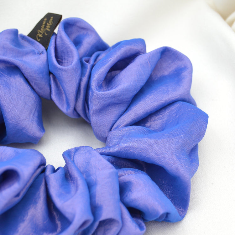 Großer voluminöser Taft Scrunchie "Magic Blue"